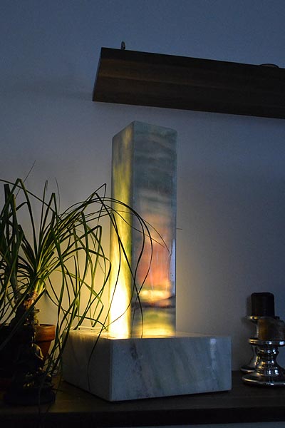 Lichtbrunnen Wassersäule aus Onyx Marmor lichtbrunnen-romantic62x30panama-marmor03