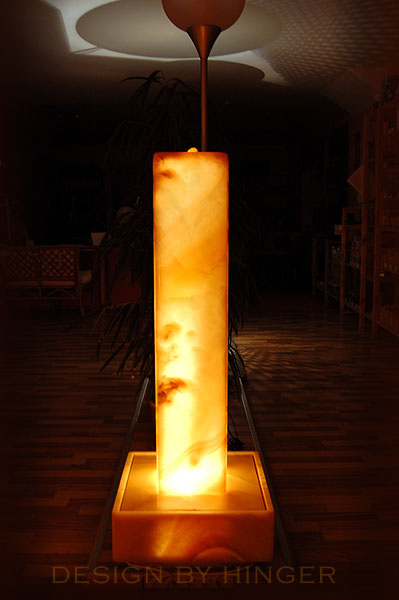 Lichtbrunnen Wassersäule Onyx Marmor Gold 120 stele_onyx_gold.120.01