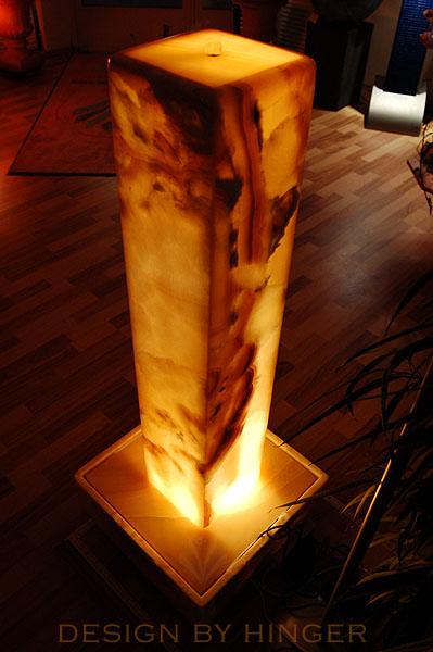 Lichtbrunnen Wassersäule Onyx Marmor Gold 120 stele_onyx_gold.120.02