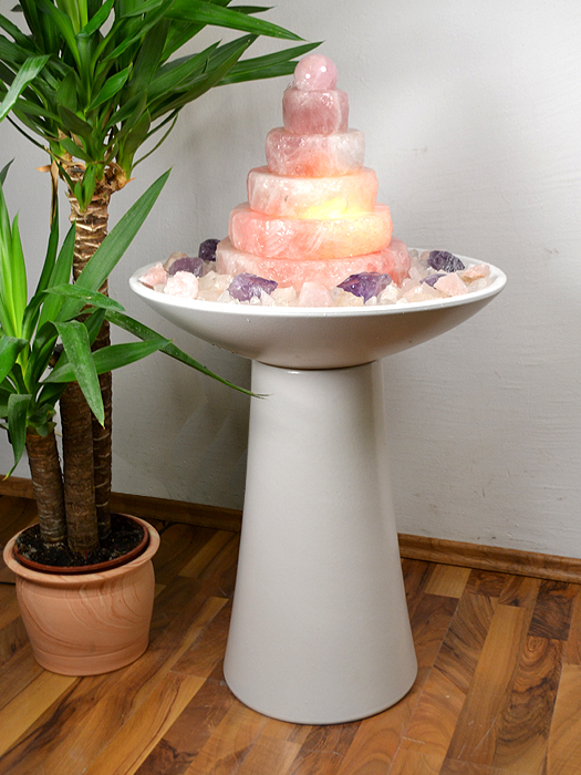 Lichtbrunnen Rosenquarz mit Edelsteinkugel zimmerbrunnen-kerastone-rosenquarz-kaskada01