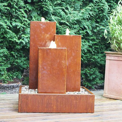 Cortenstahlbrunnen Celtic für Garten und Terrasse