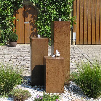 Cortenstahlbrunnen 3 Säulen Gartenbrunnen