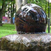 Schwimmende Kugelbrunnen